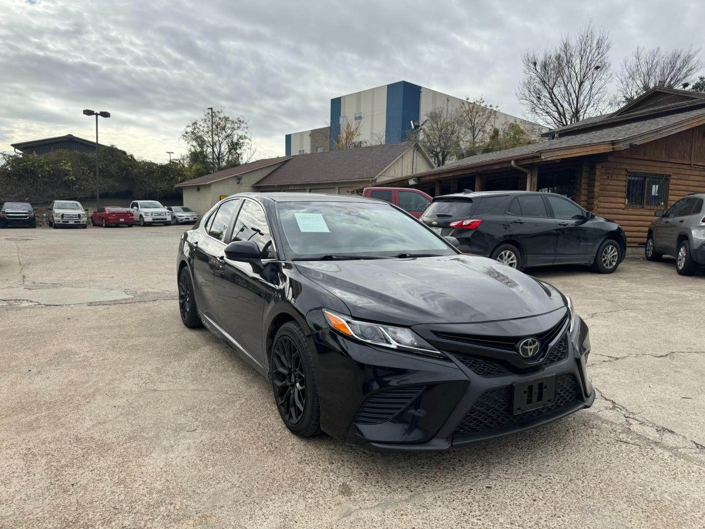 2019 Toyota Camry LE (4T1B11HK0KU) with an 2.5L L4 DOHC 16V engine, 8A transmission, located at 945 E. Jefferson Blvd, Dallas, TX, 75203, (214) 943-7777, 32.752514, -96.811630 - Photo#1